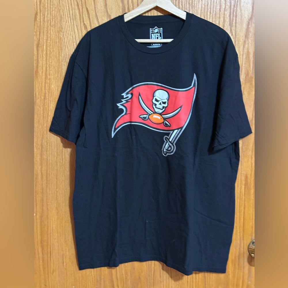 NFL Tampa‎ Bay Buccaneers tshirts sz XL